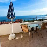 Ocean Front 77