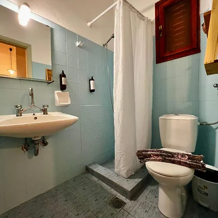 Ocean Front 77 公寓式酒店 4*