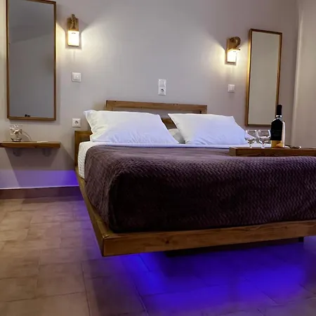 Ocean Front 77 公寓式酒店