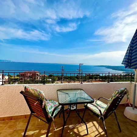 Ocean Front 77 公寓式酒店 4*