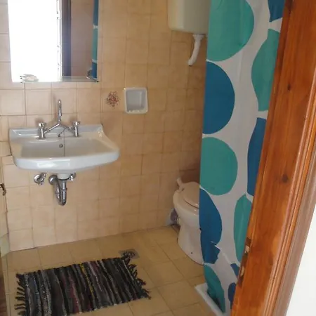 Ocean Front 77 公寓式酒店 4*