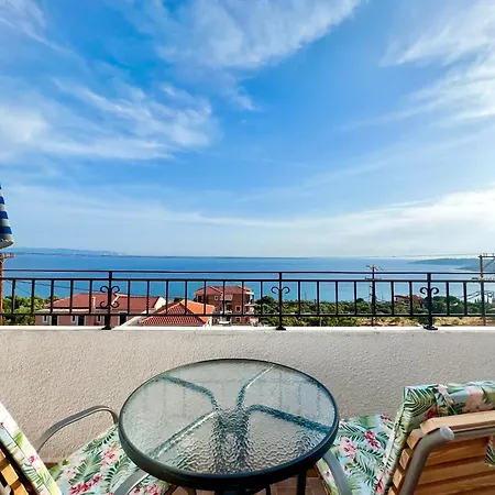 Ocean Front 77