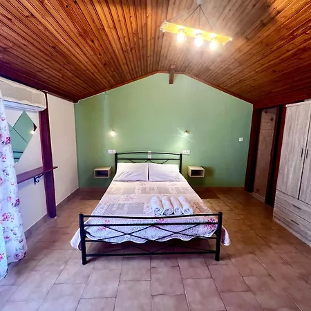 Ocean Front 77 Apartahotel 4*