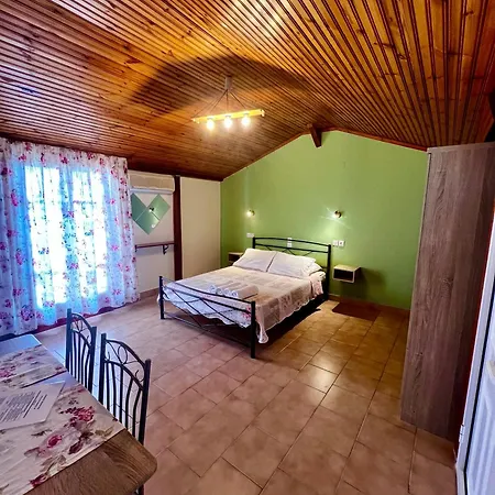 Apart-hotel Ocean Front 77 Lourdata (Kefalonia)