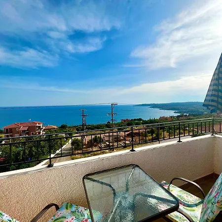 Ξενοδοχείο με διαμερίσματα Ocean Front 77 4*